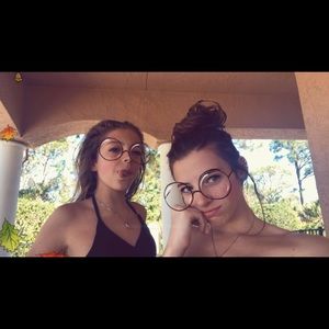 Meet your Posher, Ella